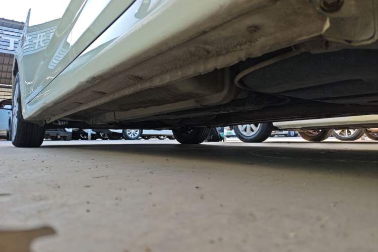 Used Hyundai Verna (older generation) 2014 1.4L Manual Smart GLS Trim Left Side Sill