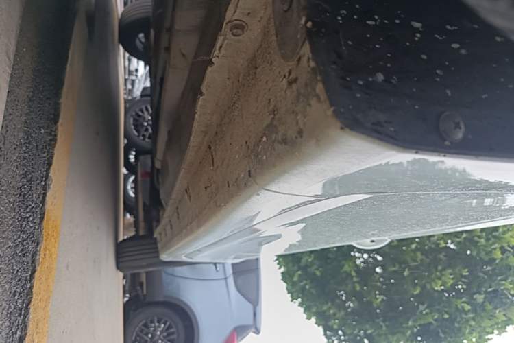 Used Hyundai Verna (older generation) 2014 1.4L Manual Smart GLS Trim Left Side Sill