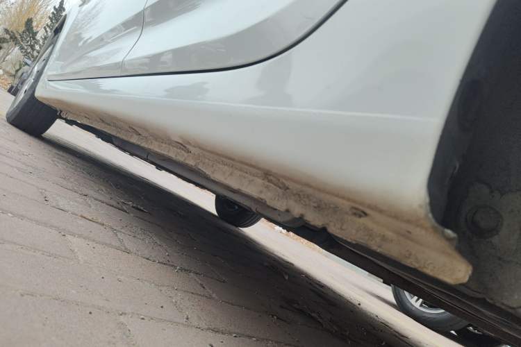Used Hyundai Verna (older generation) 2014 1.4L Manual Smart GLS Trim Left Side Sill