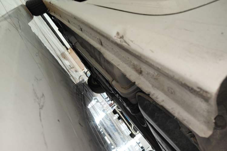 Used Hyundai Verna (older generation) 2014 1.4L Automatic Smart GLS Left Side Sill