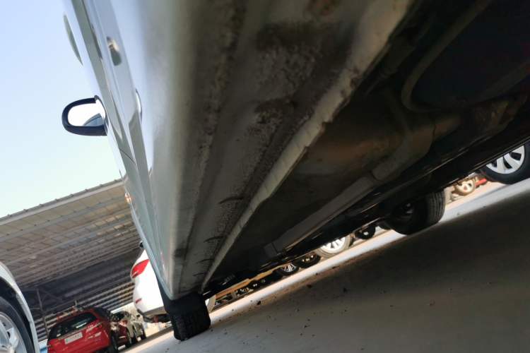 Used Hyundai Verna (older generation) 2014 1.4L Automatic Smart GLS Left Side Sill