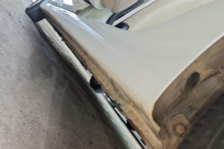 Used Hyundai Verna (older generation) 2014 1.4L Automatic Smart GLS Left Side Sill