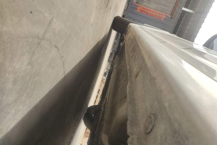 Used Hyundai Verna (older generation) 2014 1.4L Automatic Smart GLS Left Side Sill