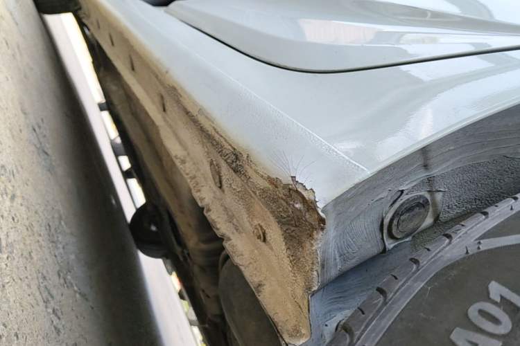 Used Hyundai Verna (older generation) 2014 1.4L Manual Smart GLS Trim Left Side Sill