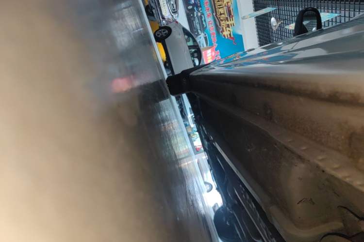 Used Hyundai Verna (older generation) 2014 1.4L Automatic Smart GLS Left Side Sill