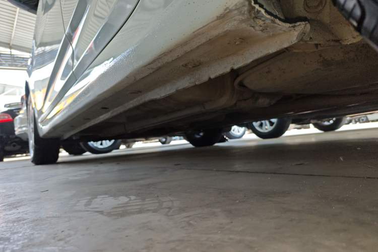 Used Hyundai Verna (older generation) 2014 1.4L Manual Smart GLS Trim Left Side Sill