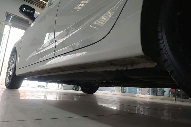 Used Hyundai Verna (older generation) 2014 1.4L Manual Smart GLS Trim Left Side Sill