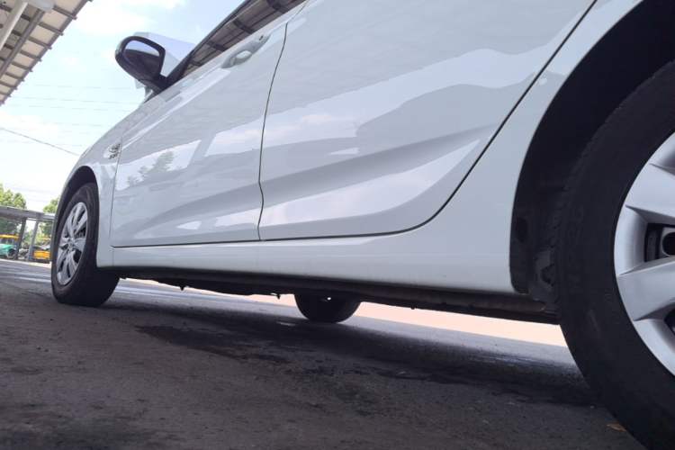 Used Hyundai Verna (older generation) 2014 1.4L Manual Smart GLS Trim Left Side Sill
