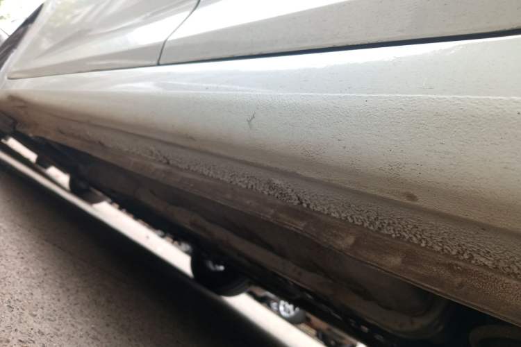 Used Hyundai Verna (older generation) 2014 1.4L Manual Smart GLS Trim Left Side Sill