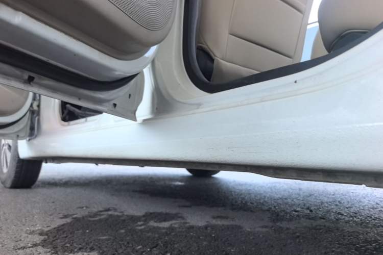 Used Hyundai Verna (older generation) 2014 1.4L Manual Smart GLS Trim Left Side Sill