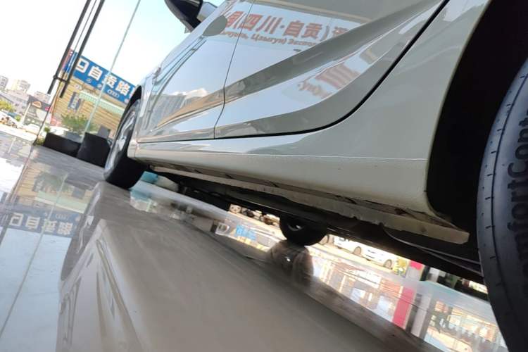 Used Hyundai Verna (older generation) 2014 1.4L Automatic Smart GLS Left Side Sill