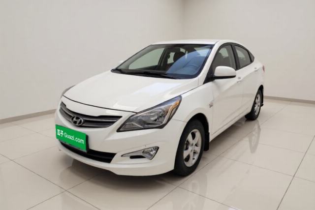 Hyundai Verna (older generation) 2014 1.4L Manual Smart GLS Trim de segunda mano