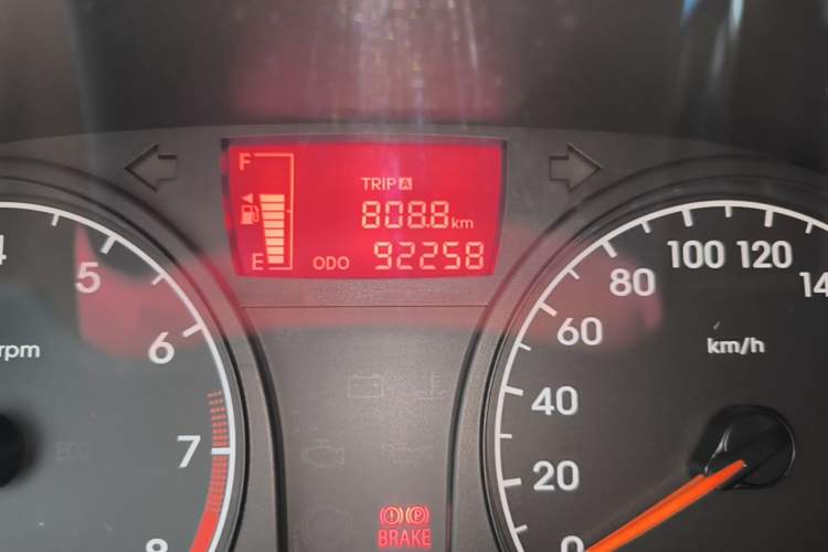 Used Hyundai Verna (older generation) 2014 1.4L Manual Smart GLS Trim Odometer Close Up