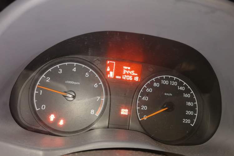 Used Hyundai Verna (older generation) 2014 1.4L Manual Smart GLS Trim Odometer Close Up
