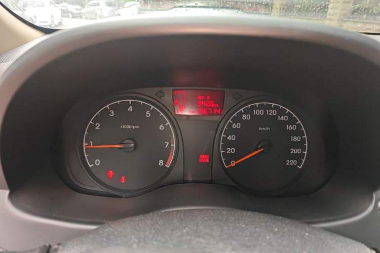 Used Hyundai Verna (older generation) 2014 1.4L Manual Smart GLS Trim Odometer Close Up