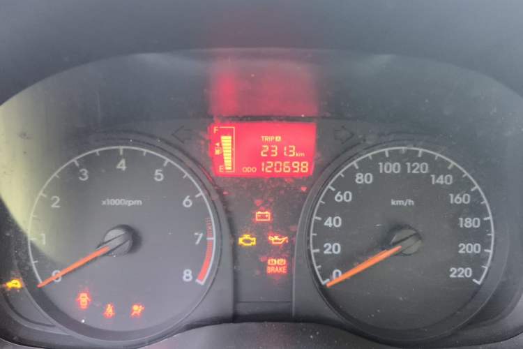 Used Hyundai Verna (older generation) 2014 1.4L Manual Smart GLS Trim Odometer Close Up