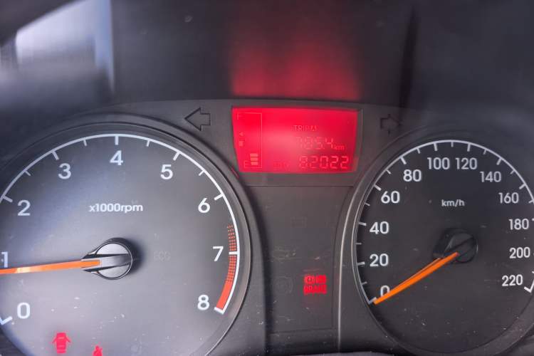 Used Hyundai Verna (older generation) 2014 1.4L Manual Smart GLS Trim Odometer Close Up