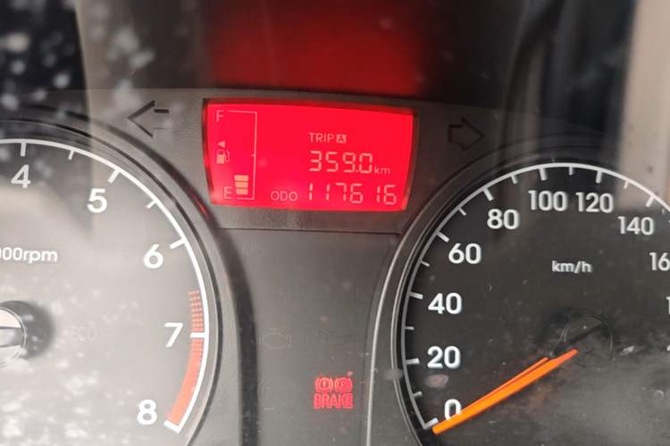 Used Hyundai Verna (older generation) 2014 1.4L Manual Smart GLS Trim Odometer Close Up