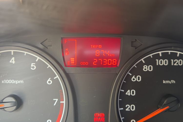 Used Hyundai Verna (older generation) 2014 1.4L Manual Smart GLS Trim Odometer Close Up