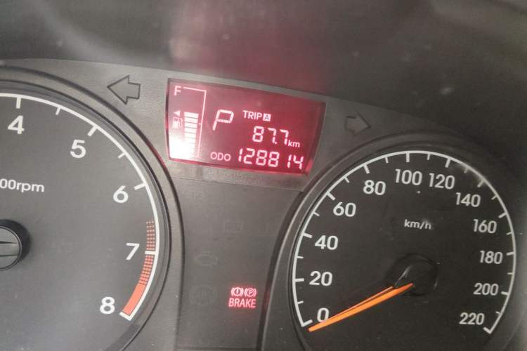 Used Hyundai Verna (older generation) 2014 1.4L Automatic Smart GLS Odometer Close Up