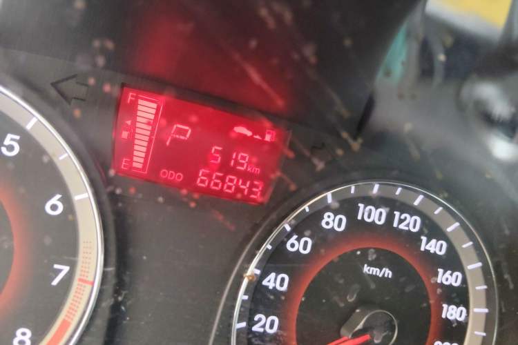 Used Hyundai Verna (older generation) 2014 1.4L Automatic Leading-Edge GLX Odometer Close Up
