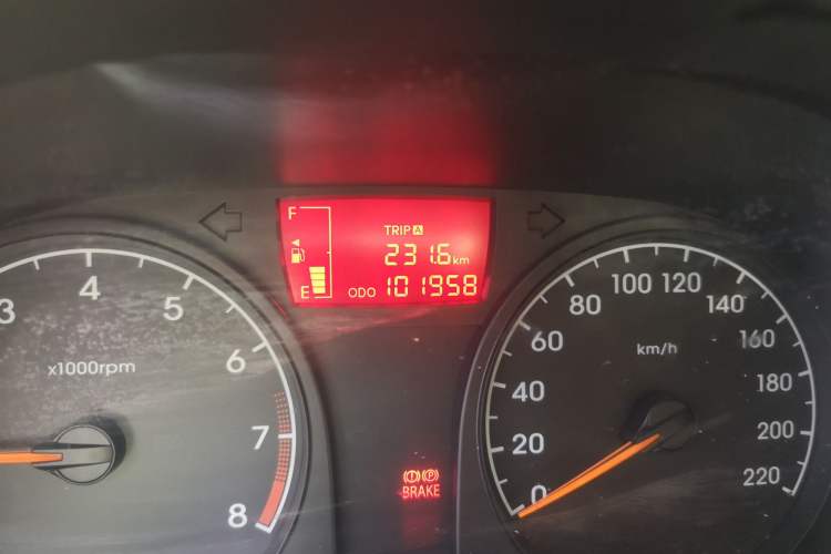 Used Hyundai Verna (older generation) 2014 1.4L Manual Smart GLS Trim Odometer Close Up