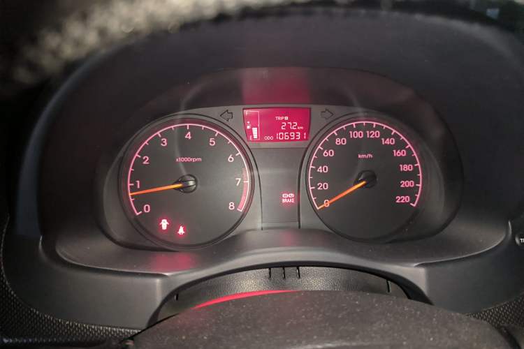 Used Hyundai Verna (older generation) 2014 1.4L Manual Smart GLS Trim Odometer Close Up