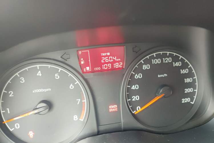 Used Hyundai Verna (older generation) 2014 1.4L Manual Smart GLS Trim Odometer Close Up