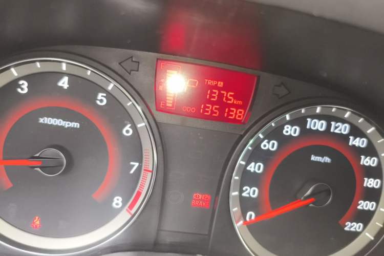 Used Hyundai Verna (older generation) 2014 1.4L Automatic Leading-Edge GLX Odometer Close Up