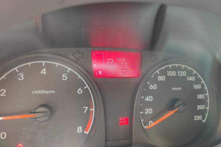 Used Hyundai Verna (older generation) 2014 1.4L Automatic Smart GLS Odometer Close Up