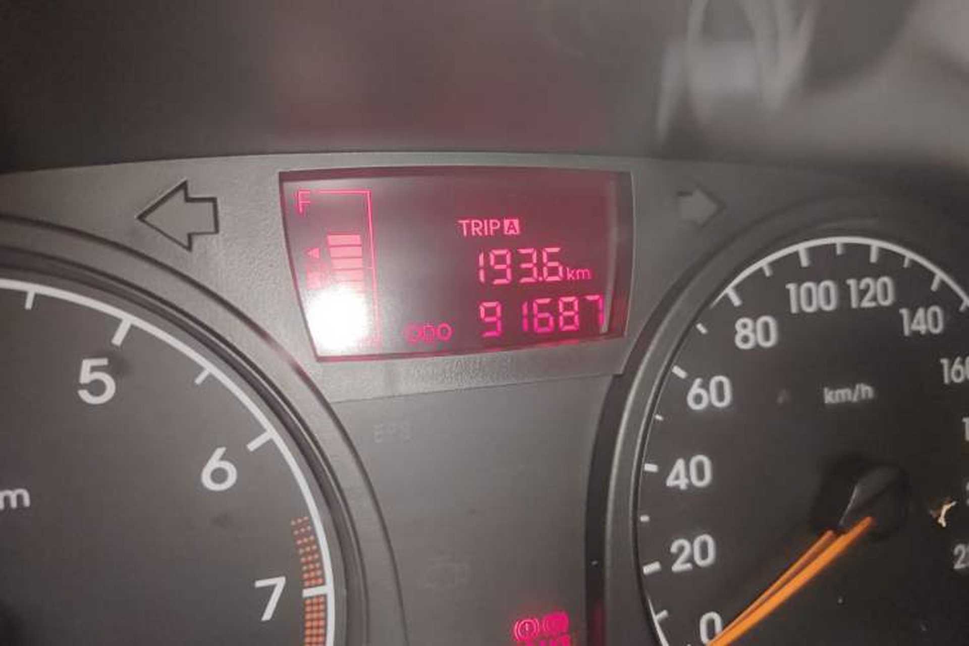 Used Hyundai Verna (older generation) 2014 1.4L Manual Smart GLS Trim Odometer Close Up