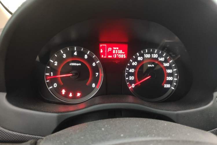 Used Hyundai Verna (older generation) 2014 1.4L Automatic Leading-Edge GLX Odometer Close Up