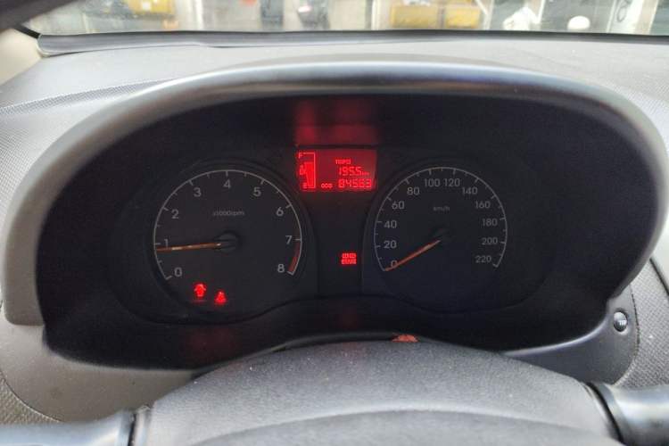 Used Hyundai Verna (older generation) 2014 1.4L Manual Smart GLS Trim Odometer Close Up