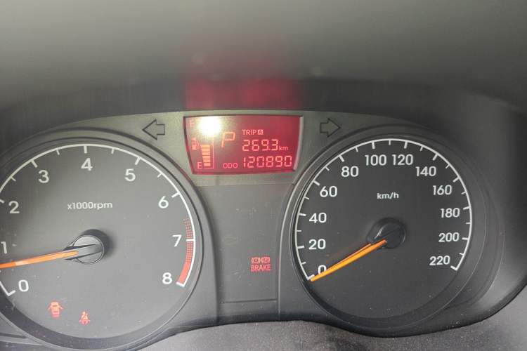 Used Hyundai Verna (older generation) 2014 1.4L Automatic Smart GLS Odometer Close Up