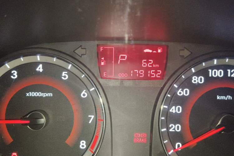 Used Hyundai Verna (older generation) 2014 1.4L Automatic Leading-Edge GLX Odometer Close Up