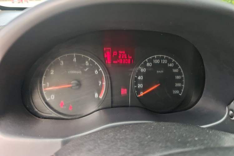 Used Hyundai Verna (older generation) 2014 1.4L Automatic Smart GLS Odometer Close Up