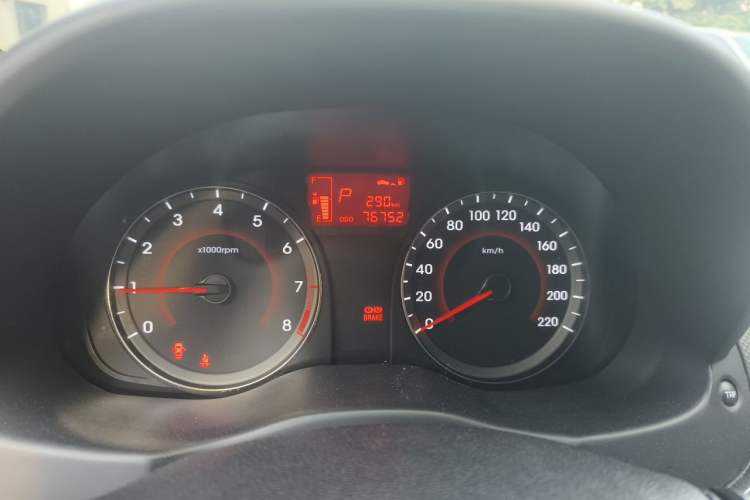 Used Hyundai Verna (older generation) 2014 1.6L Automatic Leading-Edge GLX Odometer Close Up