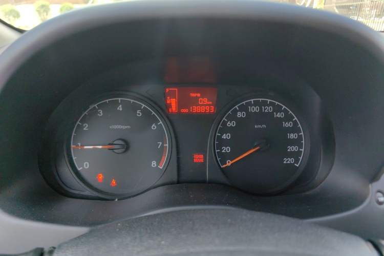 Used Hyundai Verna (older generation) 2014 1.4L Manual Smart GLS Trim Odometer Close Up