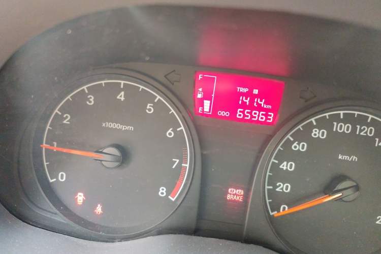 Used Hyundai Verna (older generation) 2014 1.4L Manual Smart GLS Trim Odometer Close Up
