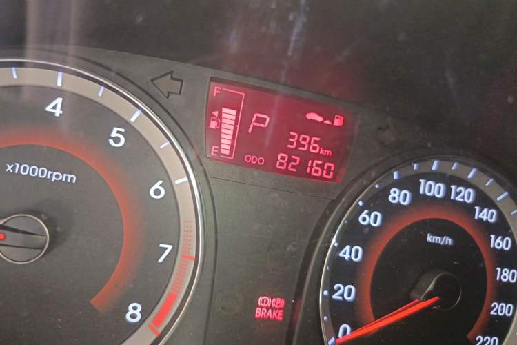 Used Hyundai Verna (older generation) 2014 1.4L Automatic Leading-Edge GLX Odometer Close Up