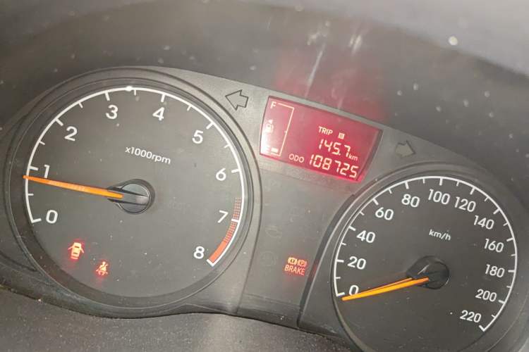 Used Hyundai Verna (older generation) 2014 1.4L Manual Smart GLS Trim Odometer Close Up