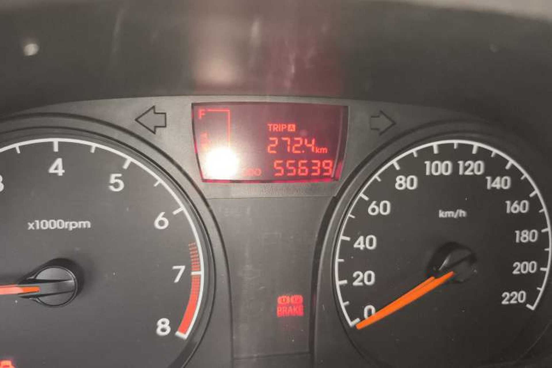 Used Hyundai Verna (older generation) 2014 1.4L Manual Smart GLS Trim Odometer Close Up