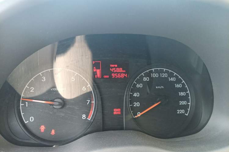 Used Hyundai Verna (older generation) 2014 1.4L Manual Smart GLS Trim Odometer Close Up