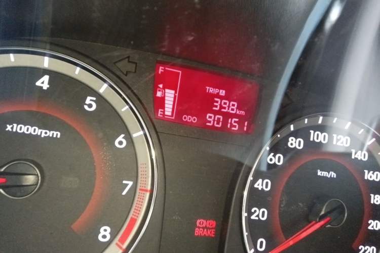 Used Hyundai Verna (older generation) 2014 1.4L Manual Top-Tier Model TOP Odometer Close Up