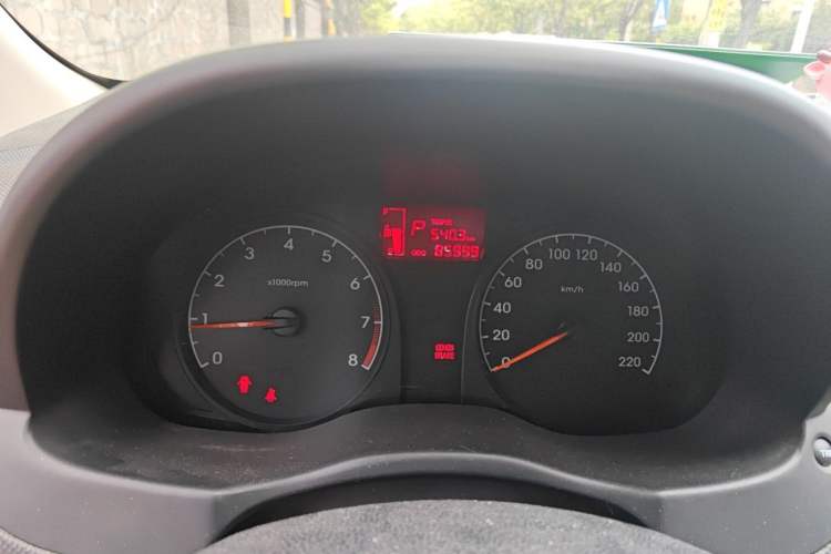 Used Hyundai Verna (older generation) 2014 1.4L Automatic Smart GLS Odometer Close Up