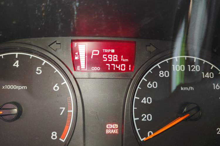 Used Hyundai Verna (older generation) 2014 1.4L Automatic Smart GLS Odometer Close Up