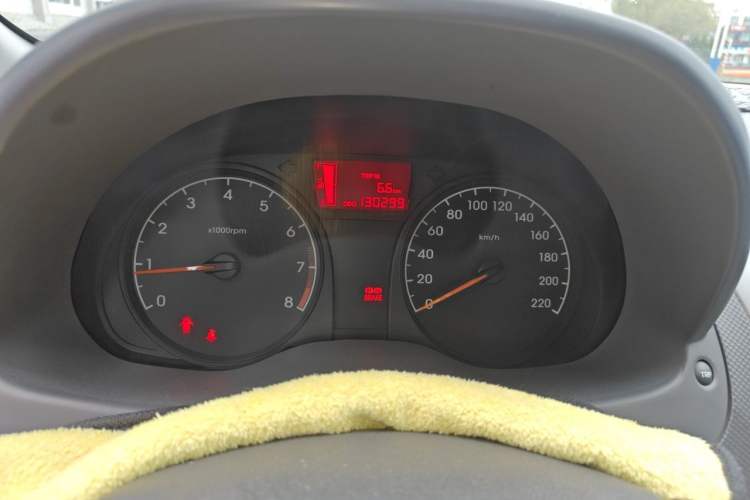 Used Hyundai Verna (older generation) 2014 1.4L Manual Smart GLS Trim Odometer Close Up