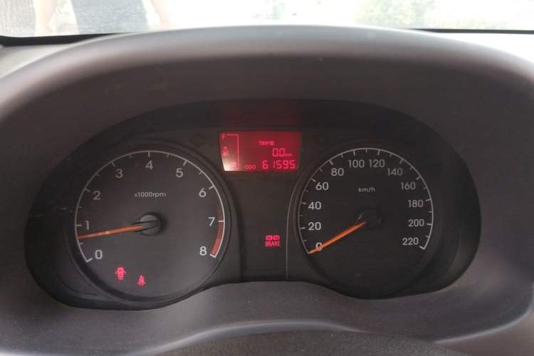 Used Hyundai Verna (older generation) 2014 1.4L Manual Smart GLS Trim Odometer Close Up