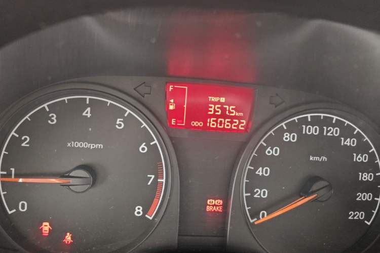 Used Hyundai Verna (older generation) 2014 1.4L Manual Smart GLS Trim Odometer Close Up