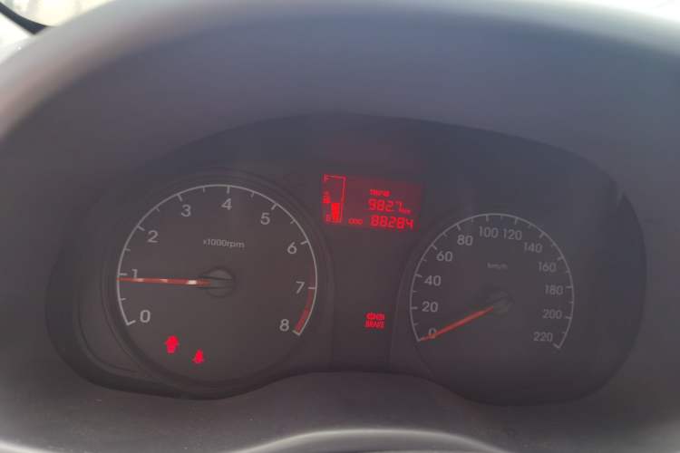 Used Hyundai Verna (older generation) 2014 1.4L Manual Smart GLS Trim Odometer Close Up